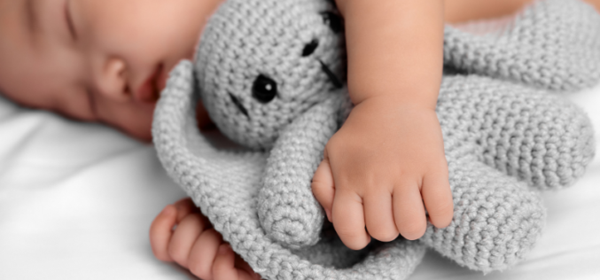 Odkryj prezenty i zabawki dla niemowląt, które wspierają ich rozwój