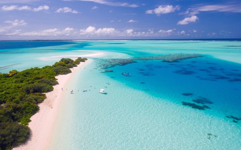 Luksusowe wakacje Malediwy – dlaczego warto?