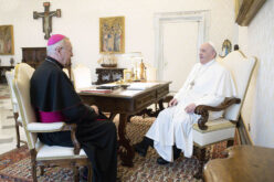 Arcybiskup kontra papież