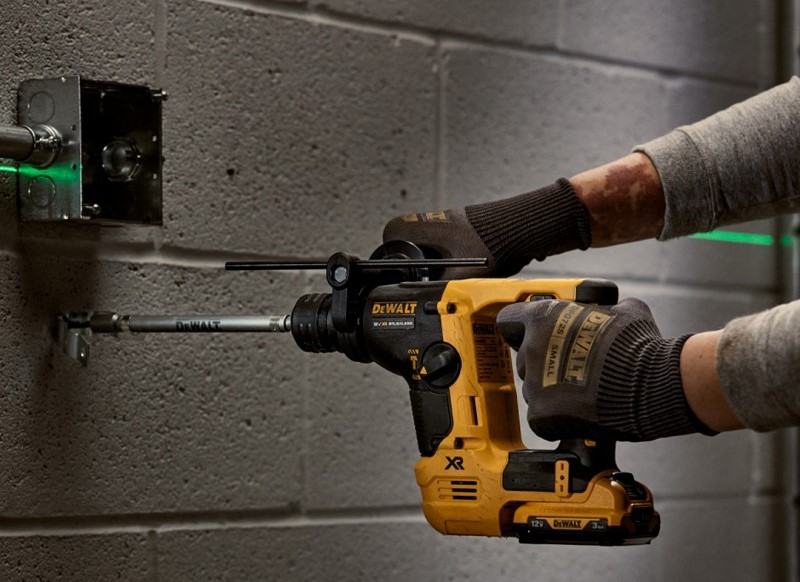 Czym się różni młotowiertarka od młota udarowego?