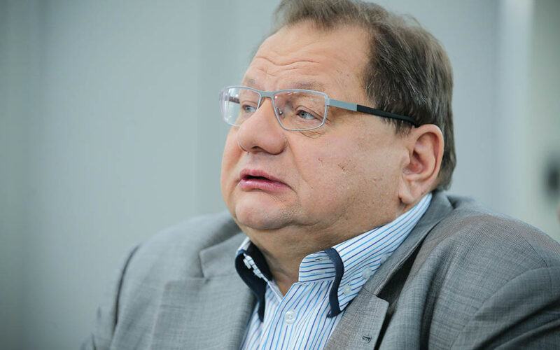 Zażarta obrona układu Kaczyńskiego