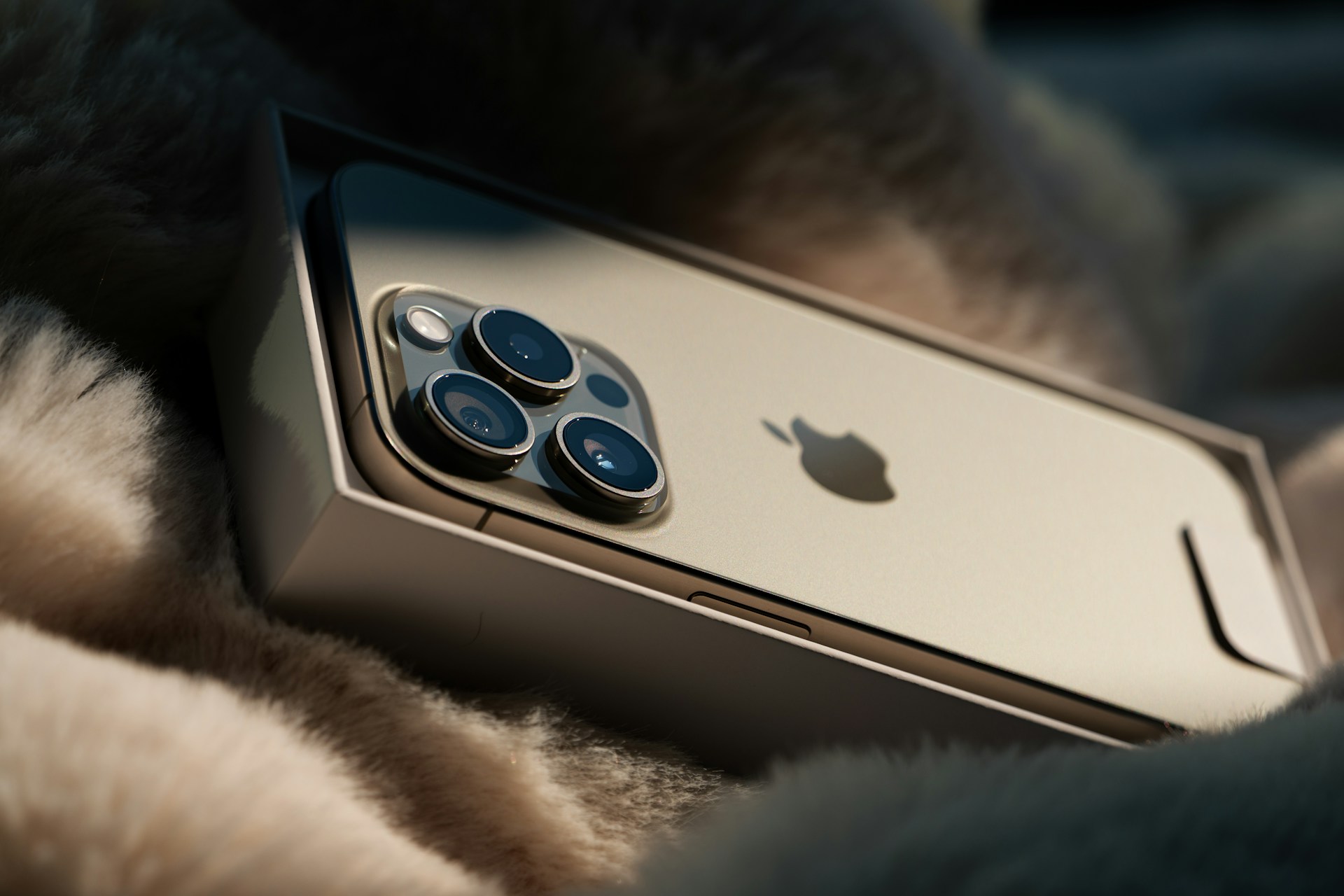 Telefon do zdjęć – Xiaomi 13T PRO czy iPhone 15 PRO?