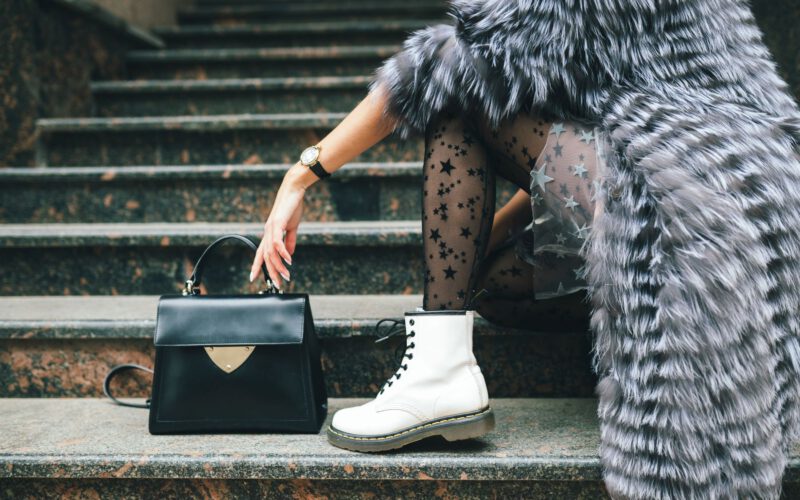 Martensy – z czym je nosić? 5 porad modowych