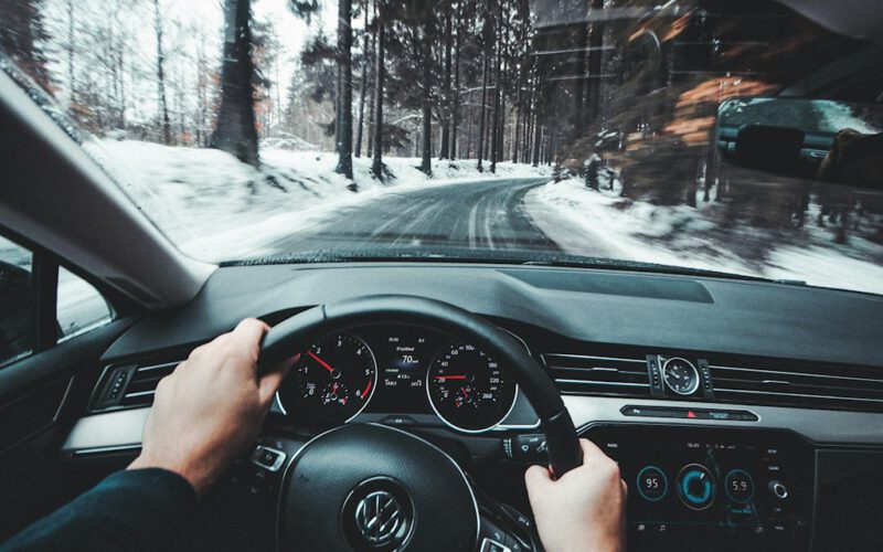 Pasek klinowy – czym jest, jak działa i dlaczego jest niezbędny w samochodzie?