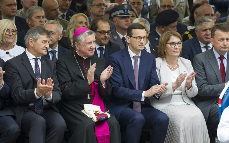 Niech będzie potępiony