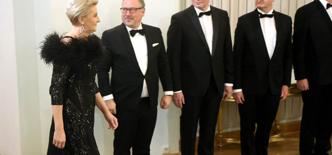 Wojna o ambasadorów się rozkręca