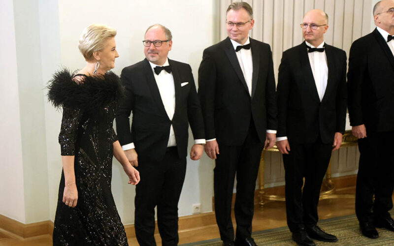 Wojna o ambasadorów się rozkręca