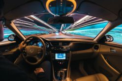 Sztuczna inteligencja w autach. Jak AI zmieni role i przyzwyczajenia kierowców?