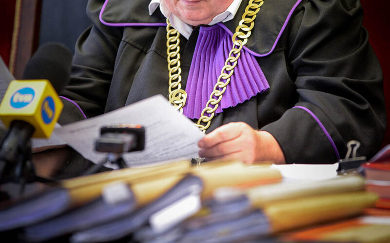 Człowiek pracy podkula ogon