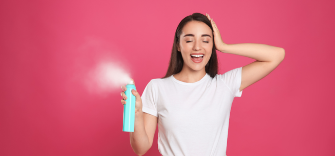 Suchy szampon – jak używać, czy niszczy włosy?