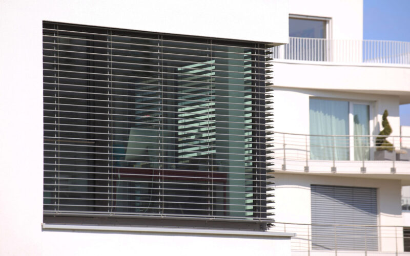 Wady i zalety parapetów aluminiowych