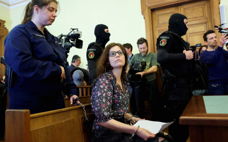 Radykalna prawica zwiera szyki