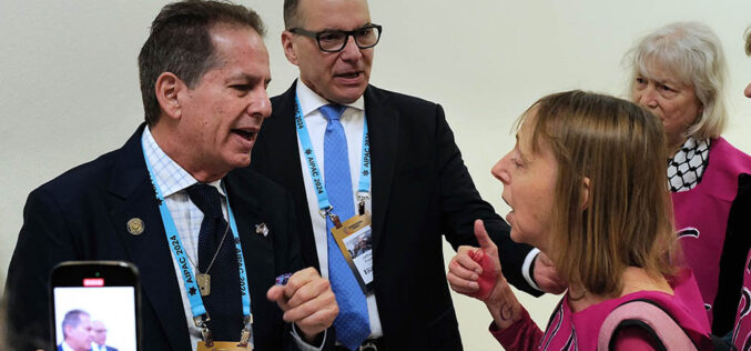 Jak wpłynąć na opinię publiczną?