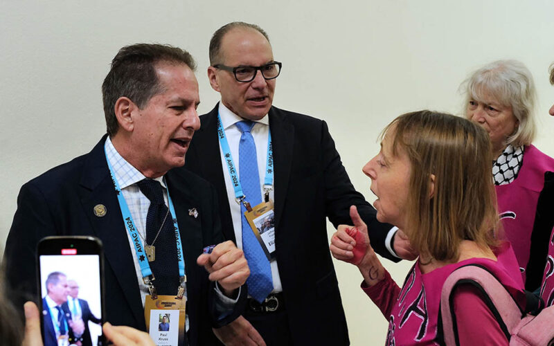 Jak wpłynąć na opinię publiczną?