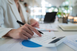 Jak sprawdzić rzeczywisty koszt pożyczki i wybrać najtańszą opcję?