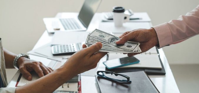   Pożyczka czy kredyt – które rozwiązanie jest lepsze? 