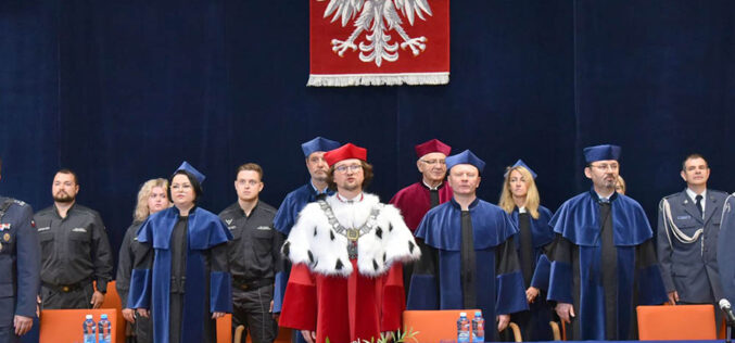 Ostatnie podrygi rektora hejtera