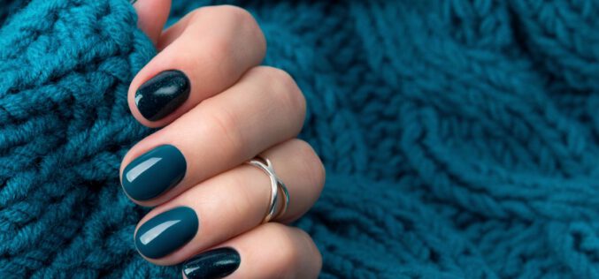 Jak Wykonać Profesjonalny Manicure w&nbsp;Domu? Praktyczny Przewodnik