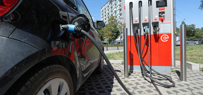 Pod bardzo wysokim napięciem