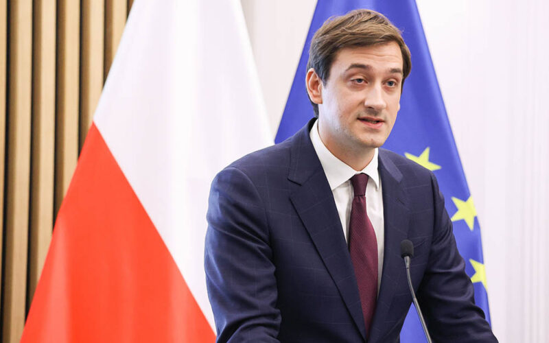 Łukasiewicz przewraca się w grobie