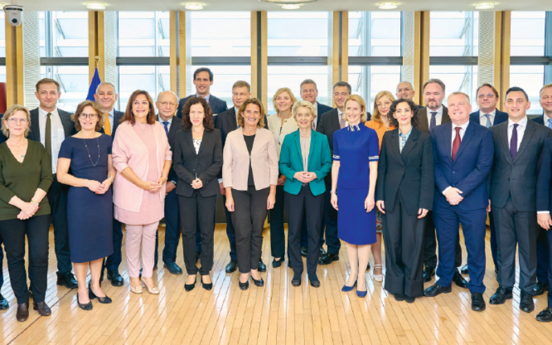 Komisja w pół drogi