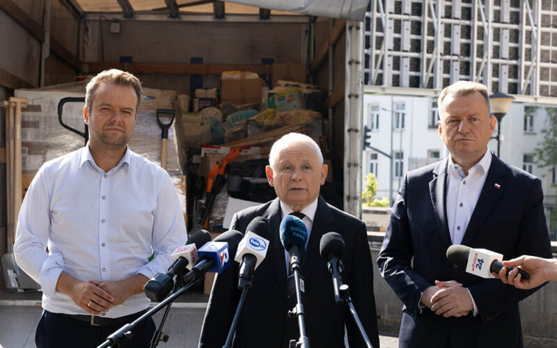 Tusk na fali, PiS podtopione, szelest euro