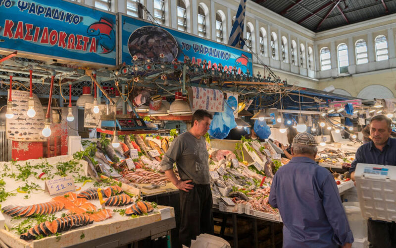 Pracują więcej, zarabiają mniej