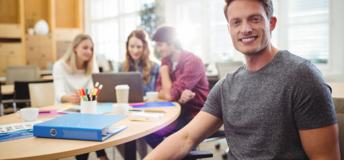 Koszulki z logo – budowanie profesjonalnego wizerunku firmy krok po kroku