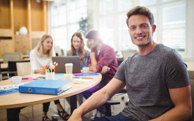Koszulki z logo – budowanie profesjonalnego wizerunku firmy krok po kroku
