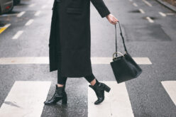 Stylizacje z botkami lakierowanymi – modowy przewodnik