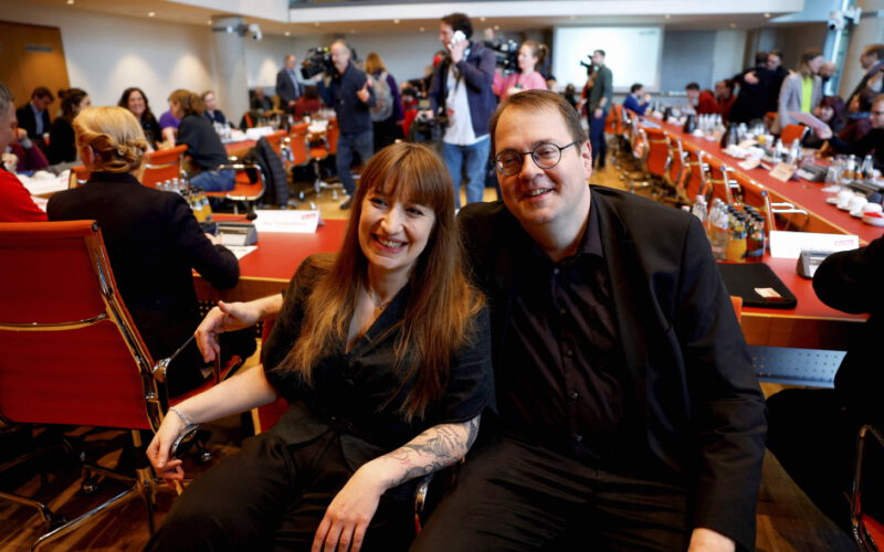 Trump łączy czarnych i czerwonych