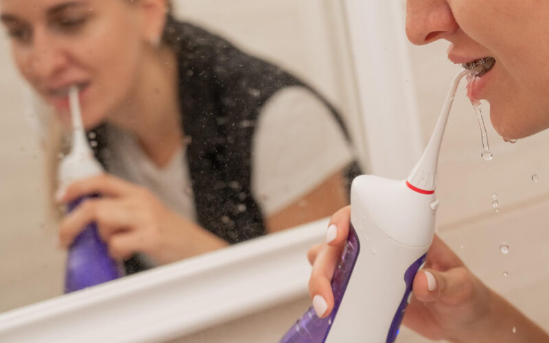 Jak działa irygator stomatologiczny? Czy warto go używać?