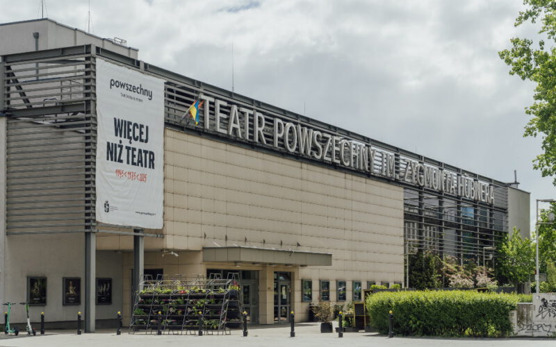 Teatr, który wciąż się wtrąca