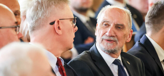 Macierewicz wchodzi do gry