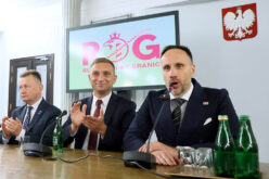 Polska przesuwa się na prawo, bo na to pozwalamy