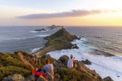 Korsykanie opuszczają wyspę