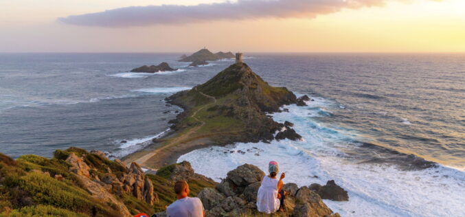 Korsykanie opuszczają wyspę