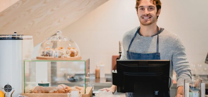 Czym jest up selling i jak go prawidłowo wykorzystać w sprzedaży?