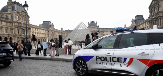 Upokarzające włamanie do Luwru