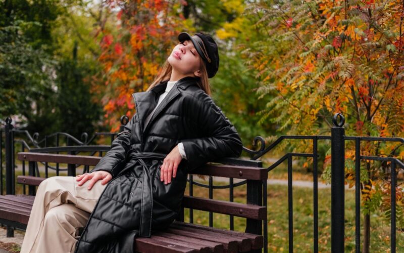 Jesienny chill z dala od miasta – odkryj magię październikowych tras rowerowych