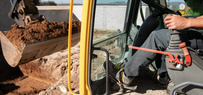 Wynajem maszyn budowlanych – jak przełożyć parametry na wynik budowy