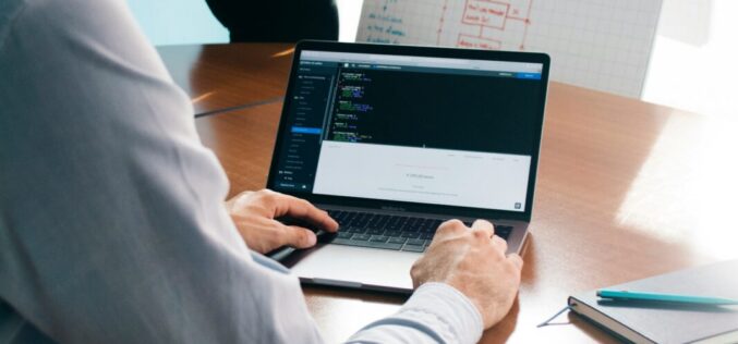 Rozwój pracowników jako inwestycja – jak szkolenia dla firm wpływają na efektywność zespołów?