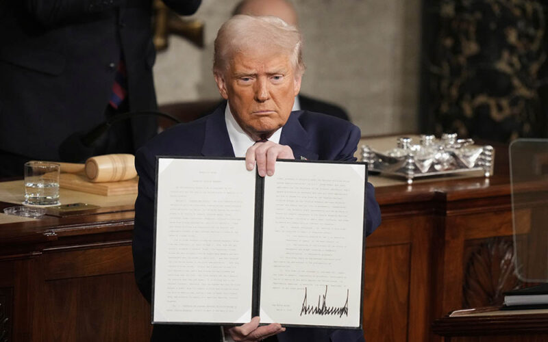 Jak Trump testuje prawo łaski