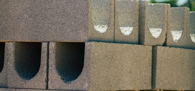 Kalkulacja kosztów – czy bloczki fundamentowe to tanie rozwiązanie?