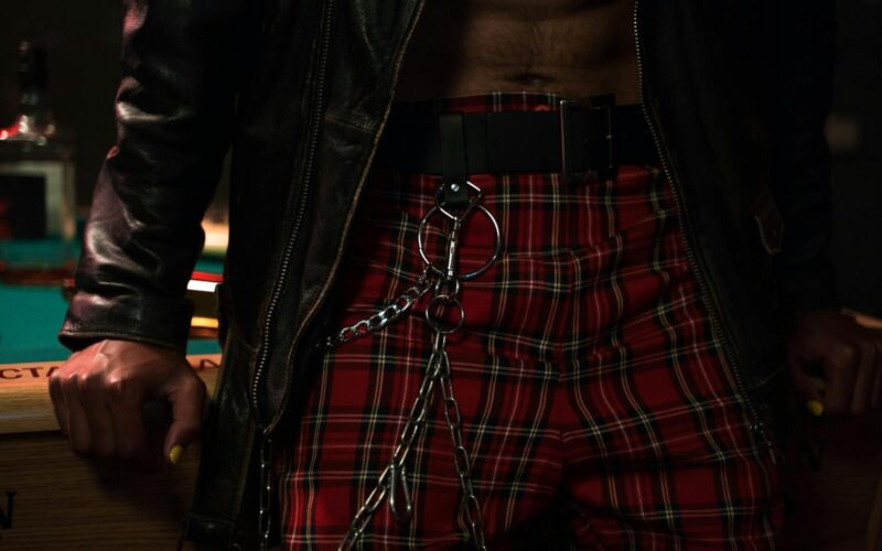 Eleganckie spodnie męskie w&nbsp;kratę to&nbsp;hit imprezowych stylizacji – zobacz z&nbsp;czym je&nbsp;nosić!