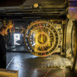 Złoto wypiera dolara