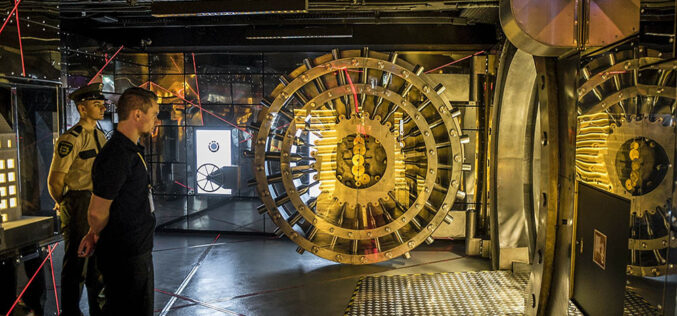 Złoto wypiera dolara