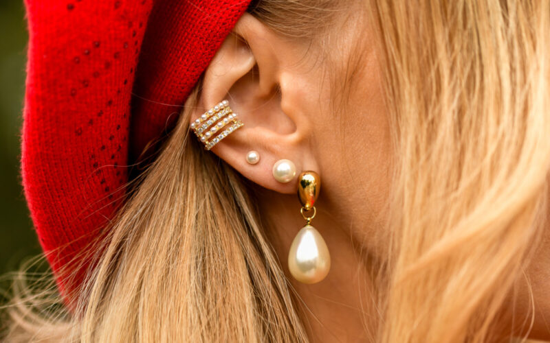 Perły na&nbsp;nowo – jak kolczyki z&nbsp;perłami weszły do&nbsp;codziennych stylizacji?