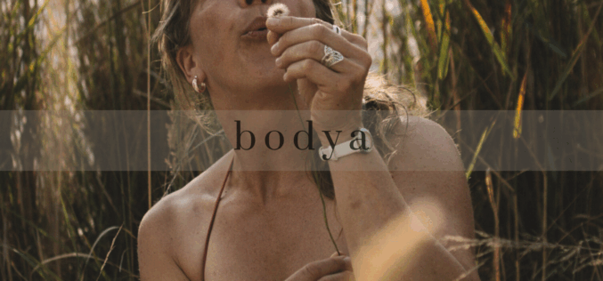 Jaki strój kąpielowy dla 50-latki? Komfortowe i&nbsp;dopasowane modele na&nbsp;wyjazd