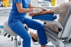 Ergonomia pracy w&nbsp;ochronie zdrowia – jak odpowiedni taboret medyczny zmniejsza ryzyko zwolnień L4 wśród personelu?